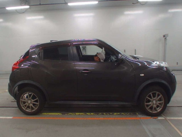 NISSAN JUKE 2011