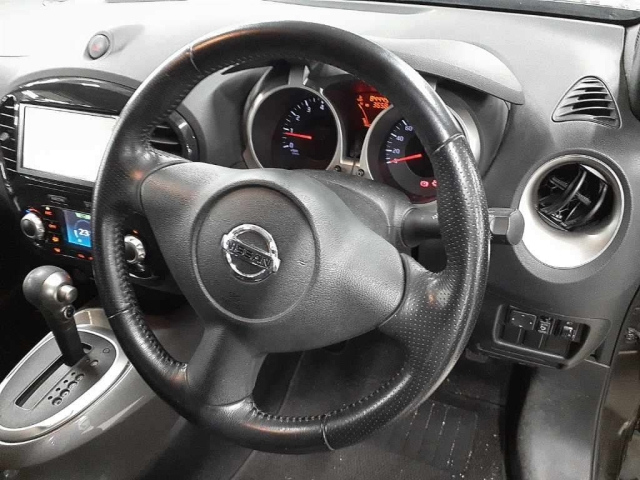 NISSAN JUKE 2011