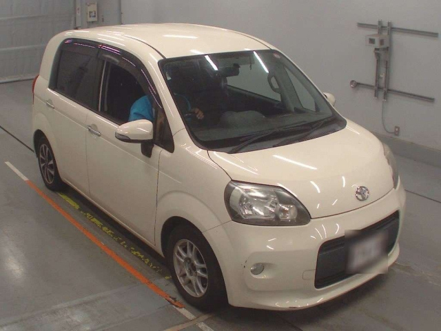 TOYOTA PORTE 2014
