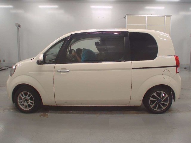 TOYOTA PORTE 2014
