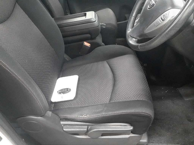 NISSAN SERENA 2013