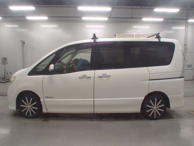 NISSAN SERENA 2013