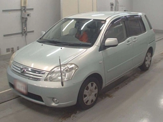 TOYOTA RAUM 2010