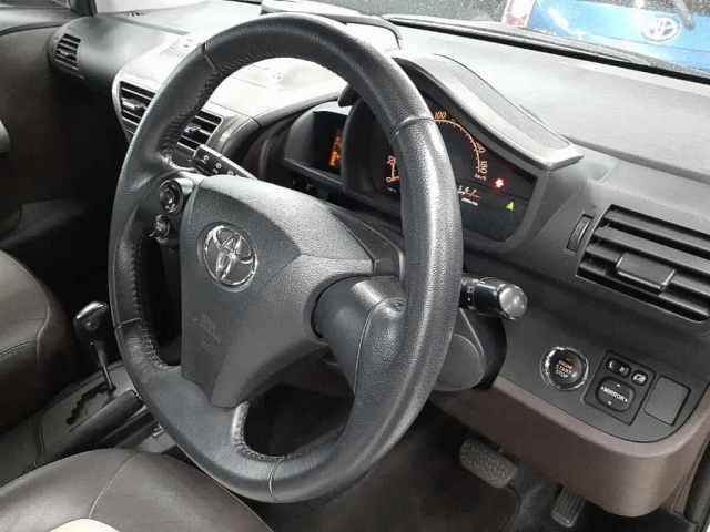 TOYOTA IQ 2012