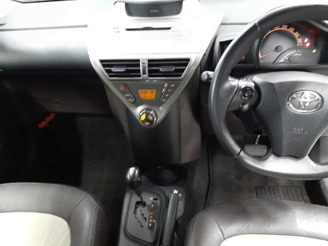 TOYOTA IQ 2012
