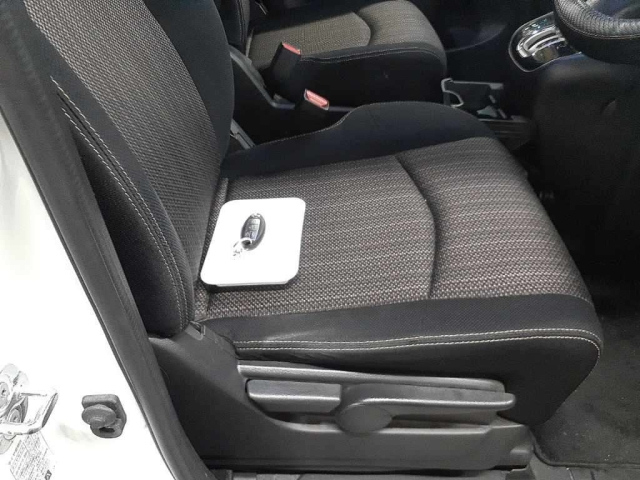 NISSAN SERENA 2015