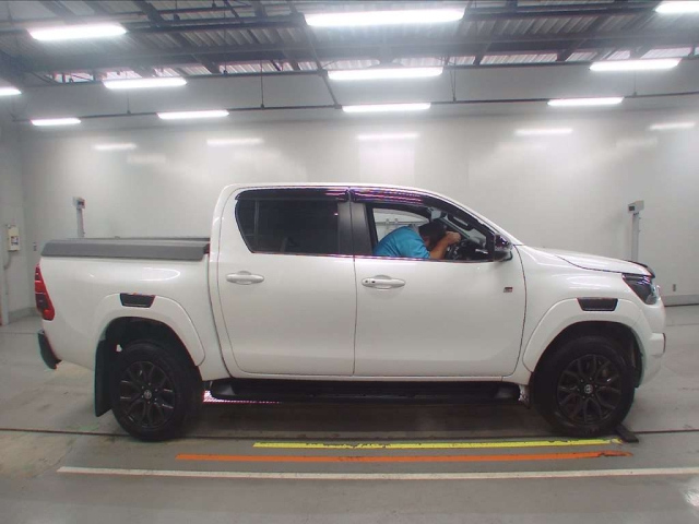 TOYOTA HILUX 2024