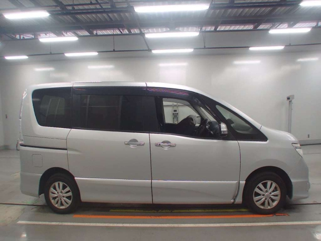 NISSAN SERENA 2015