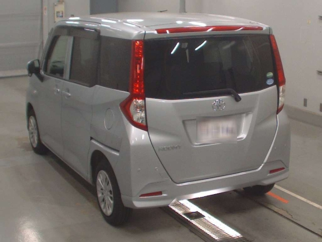 TOYOTA ROOMY 2020