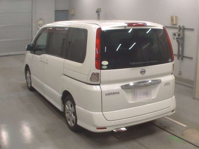 NISSAN SERENA 2010