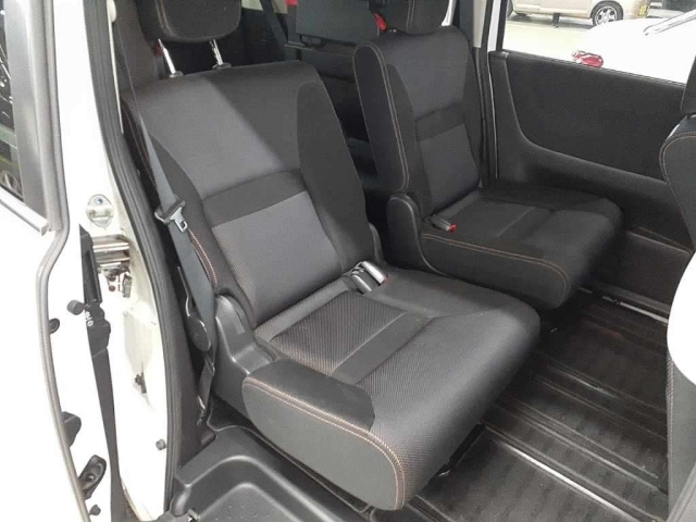 NISSAN SERENA 2010