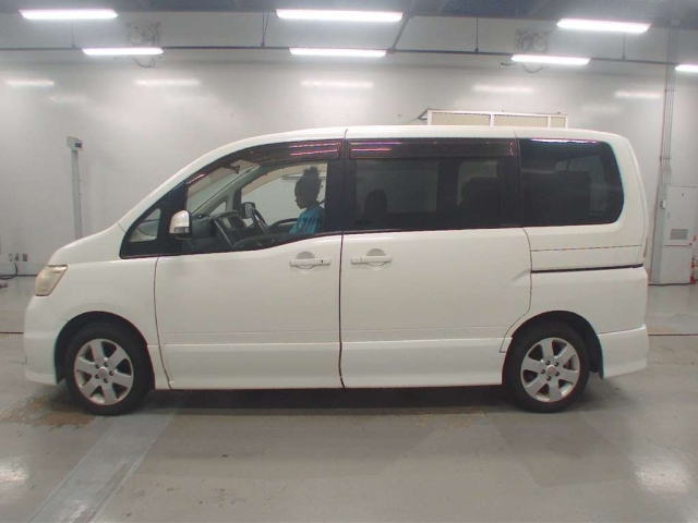 NISSAN SERENA 2010