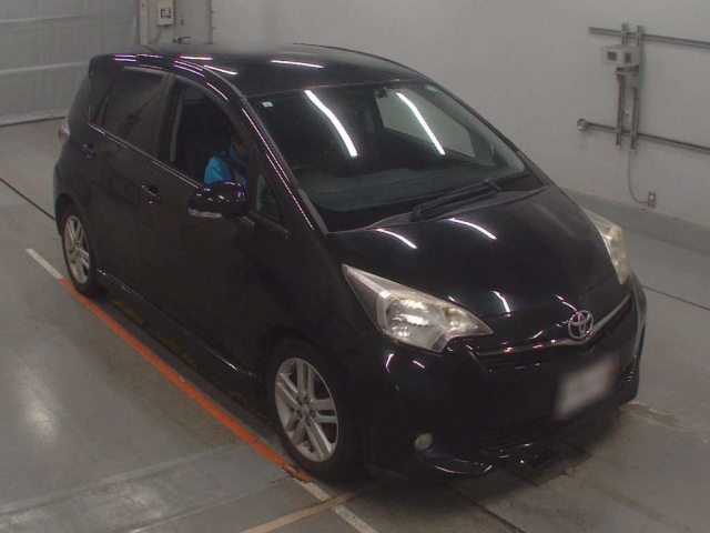 TOYOTA RACTIS 2011