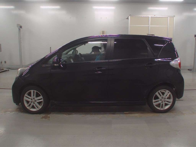 TOYOTA RACTIS 2011