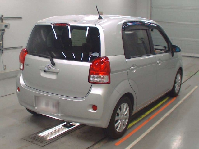 TOYOTA PORTE 2012