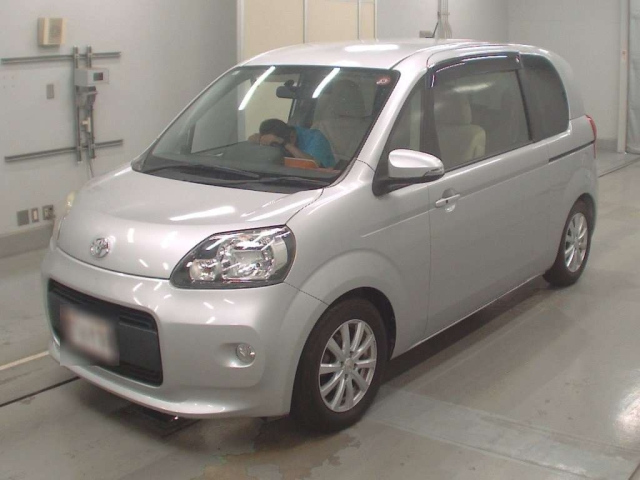 TOYOTA PORTE 2012