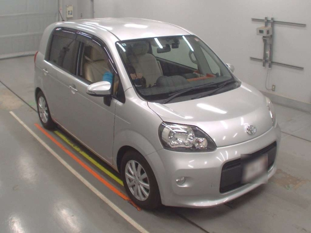 TOYOTA PORTE 2012