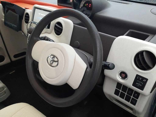 TOYOTA PORTE 2012