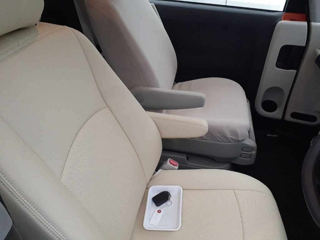 TOYOTA PORTE 2012
