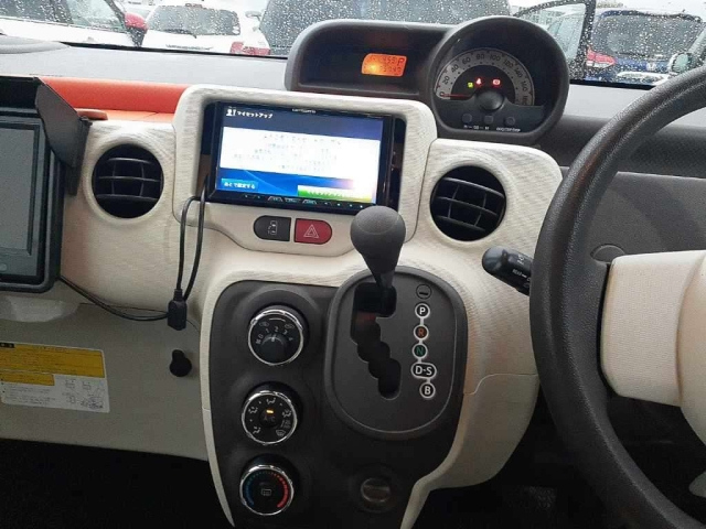 TOYOTA PORTE 2012