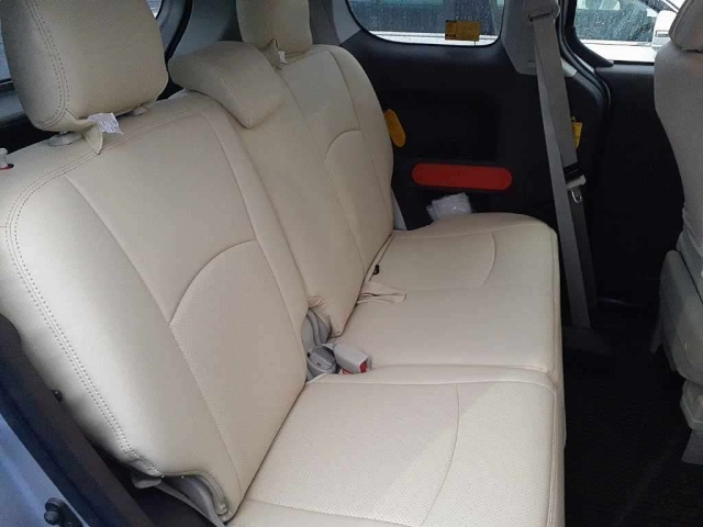 TOYOTA PORTE 2012