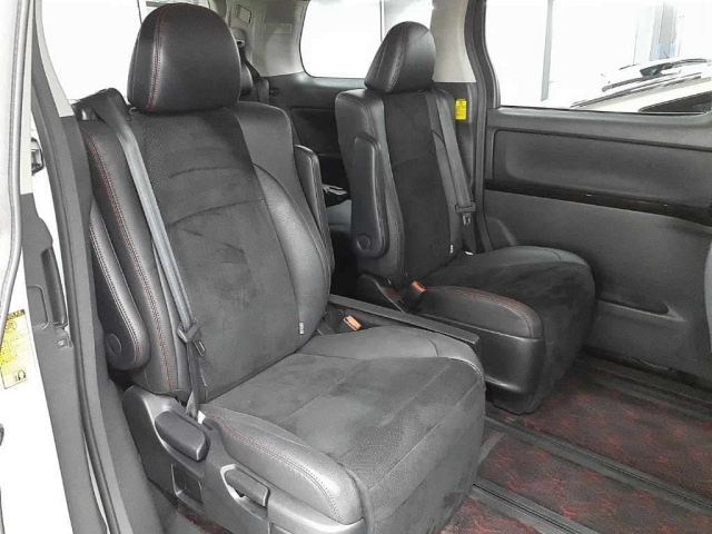 TOYOTA VELLFIRE 2013