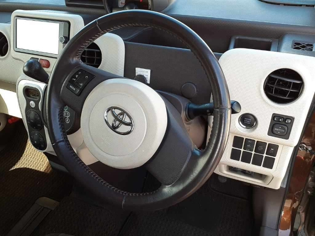 TOYOTA PORTE 2014