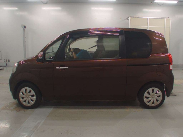 TOYOTA PORTE 2014
