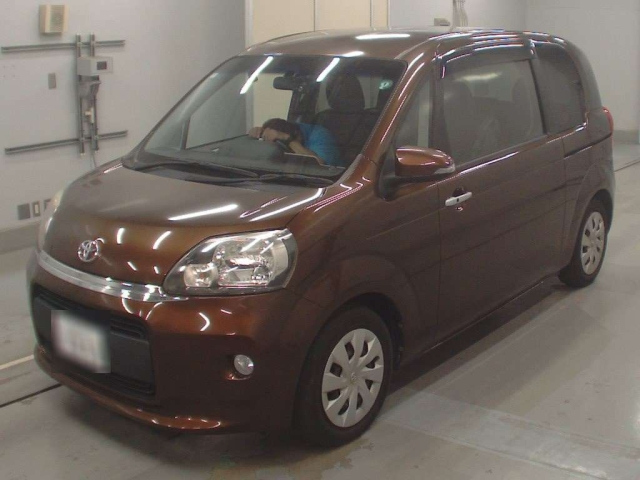 TOYOTA PORTE 2014