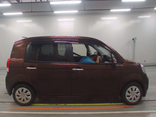 TOYOTA PORTE 2014