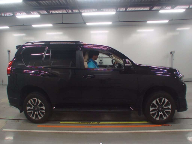 TOYOTA LAND CRUISER PRADO 2023