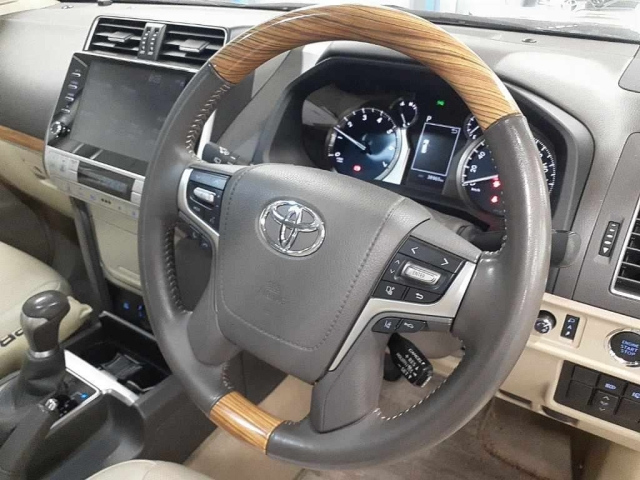 TOYOTA LAND CRUISER PRADO 2023