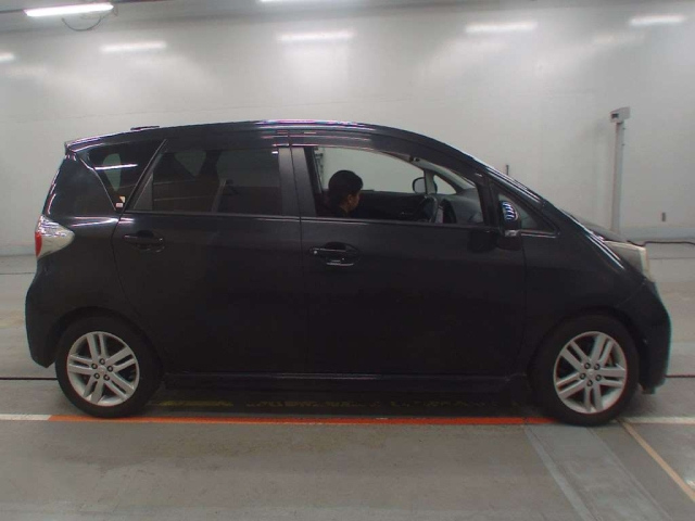 TOYOTA RACTIS 2011