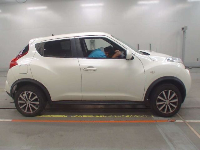 NISSAN JUKE 2011