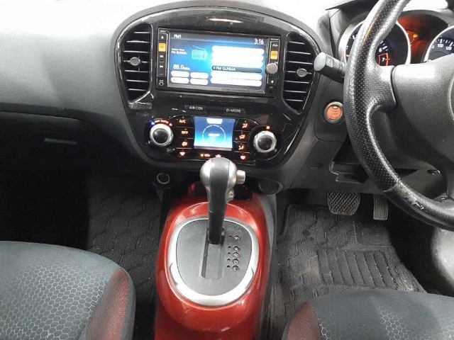 NISSAN JUKE 2011