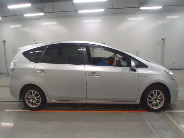 TOYOTA PRIUS ALPHA 2014