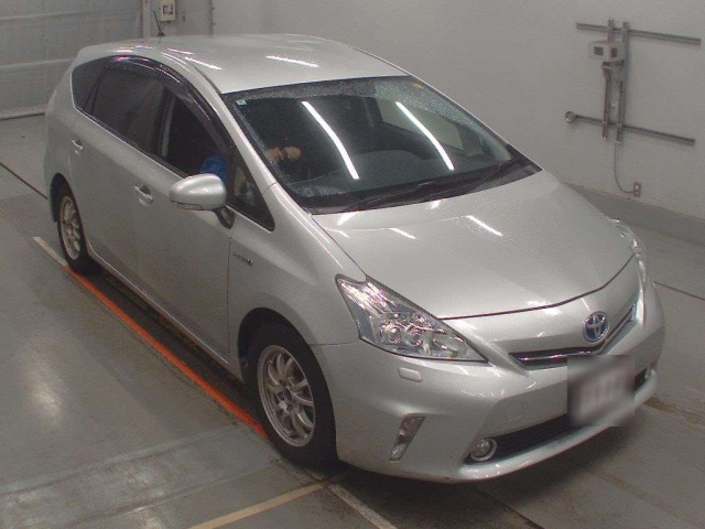 TOYOTA PRIUS ALPHA 2014