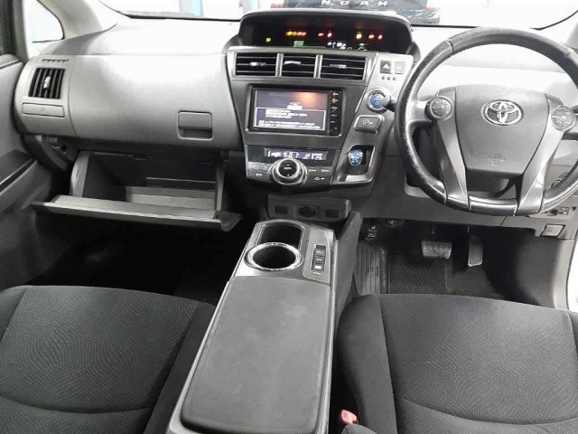 TOYOTA PRIUS ALPHA 2014