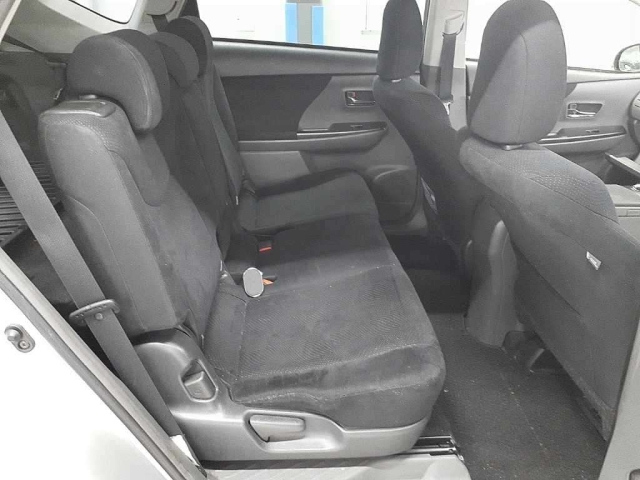 TOYOTA PRIUS ALPHA 2014