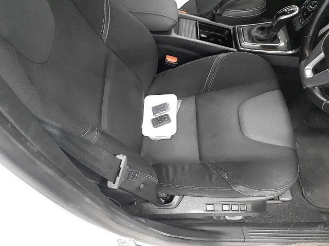 VOLVO V40 2016