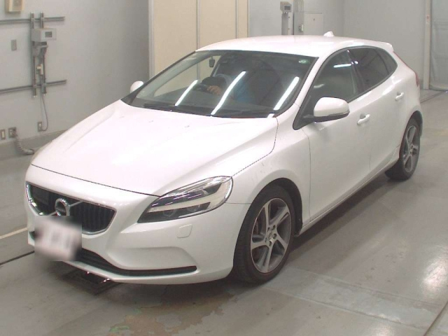 VOLVO V40 2016