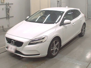 VOLVO V40 2016
