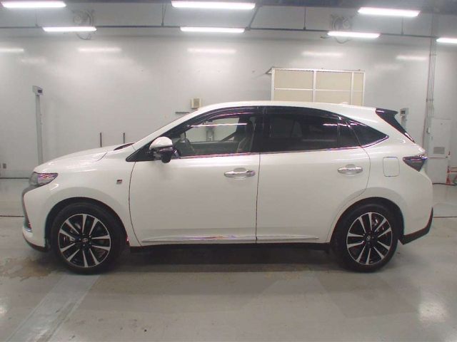 TOYOTA HARRIER 2019