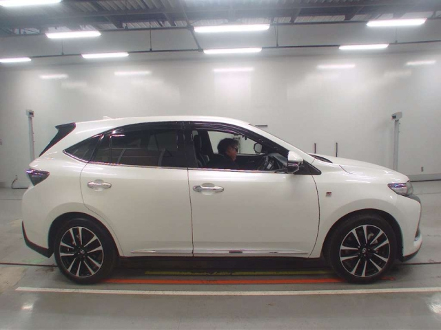 TOYOTA HARRIER 2019