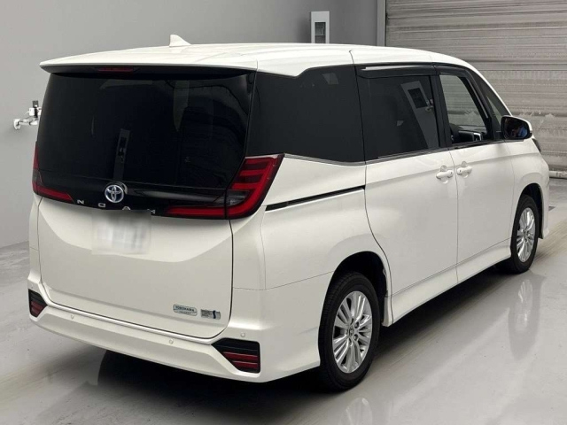 TOYOTA NOAH 2022