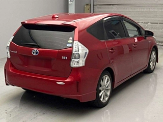 TOYOTA PRIUS ALPHA 2011