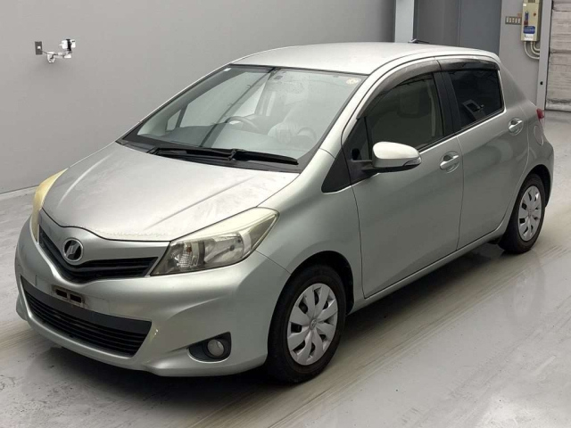 TOYOTA VITZ 2012
