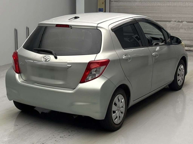 TOYOTA VITZ 2012