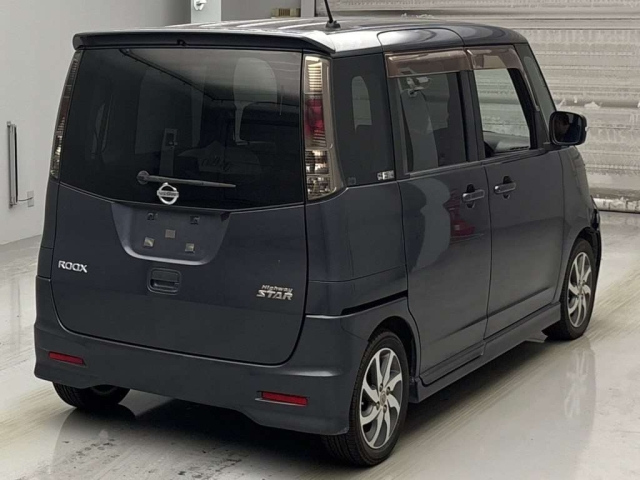 NISSAN ROOX 2010