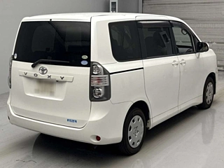 TOYOTA VOXY 2010